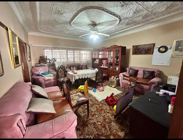 8 BEDROOM HOUSE FOR SALE IN SPRINGS CENTRAL